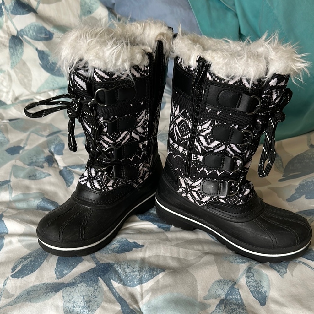 Black and White Winter Boots with Faux Fur - Picture 2 of 4